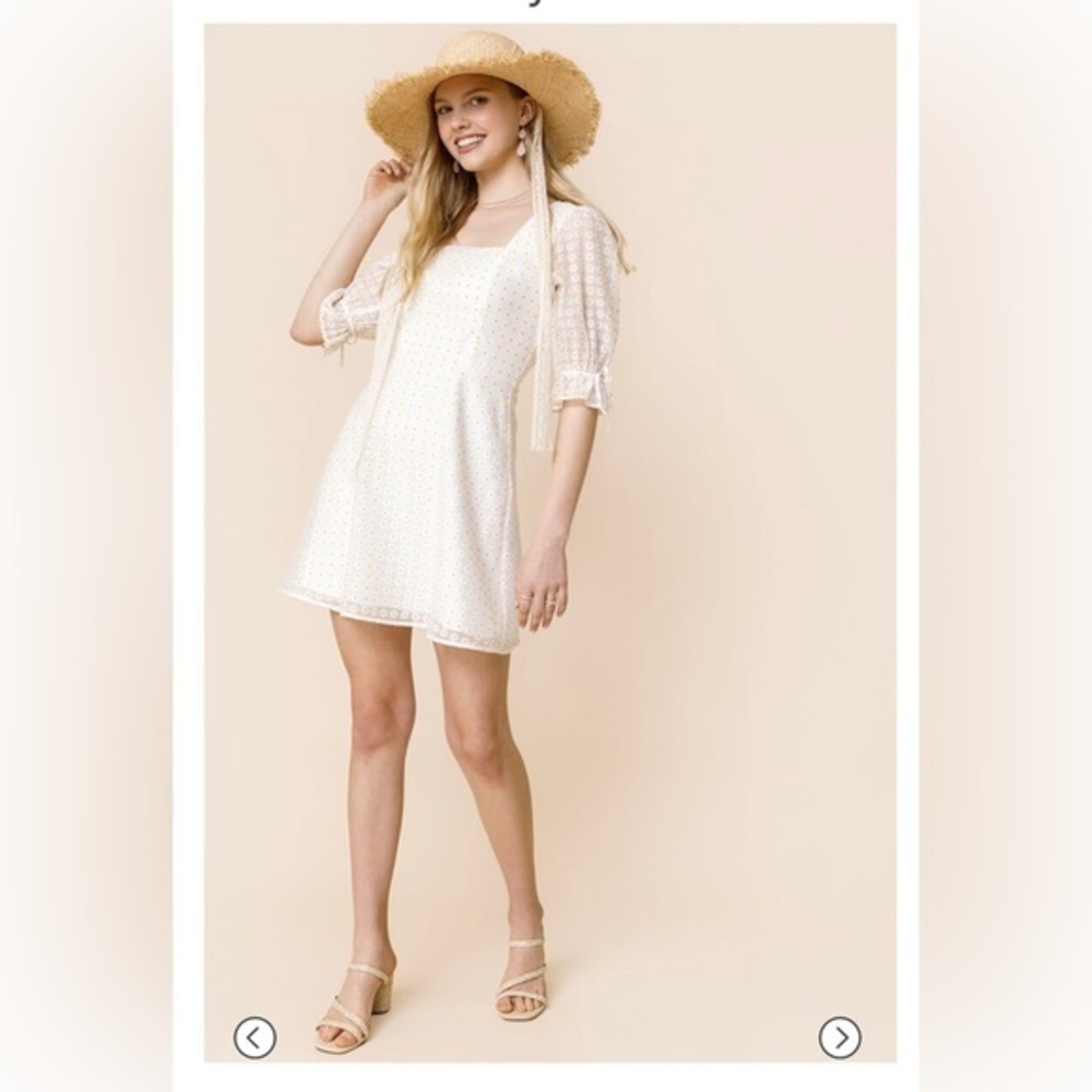 Francesca’s White Daisy‎ Print Square Neck Ruffle Sleeve Mini Dress